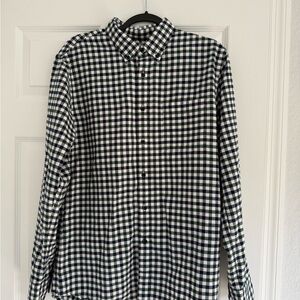 Uniqlo Black and White Plaid Button Down Shirt